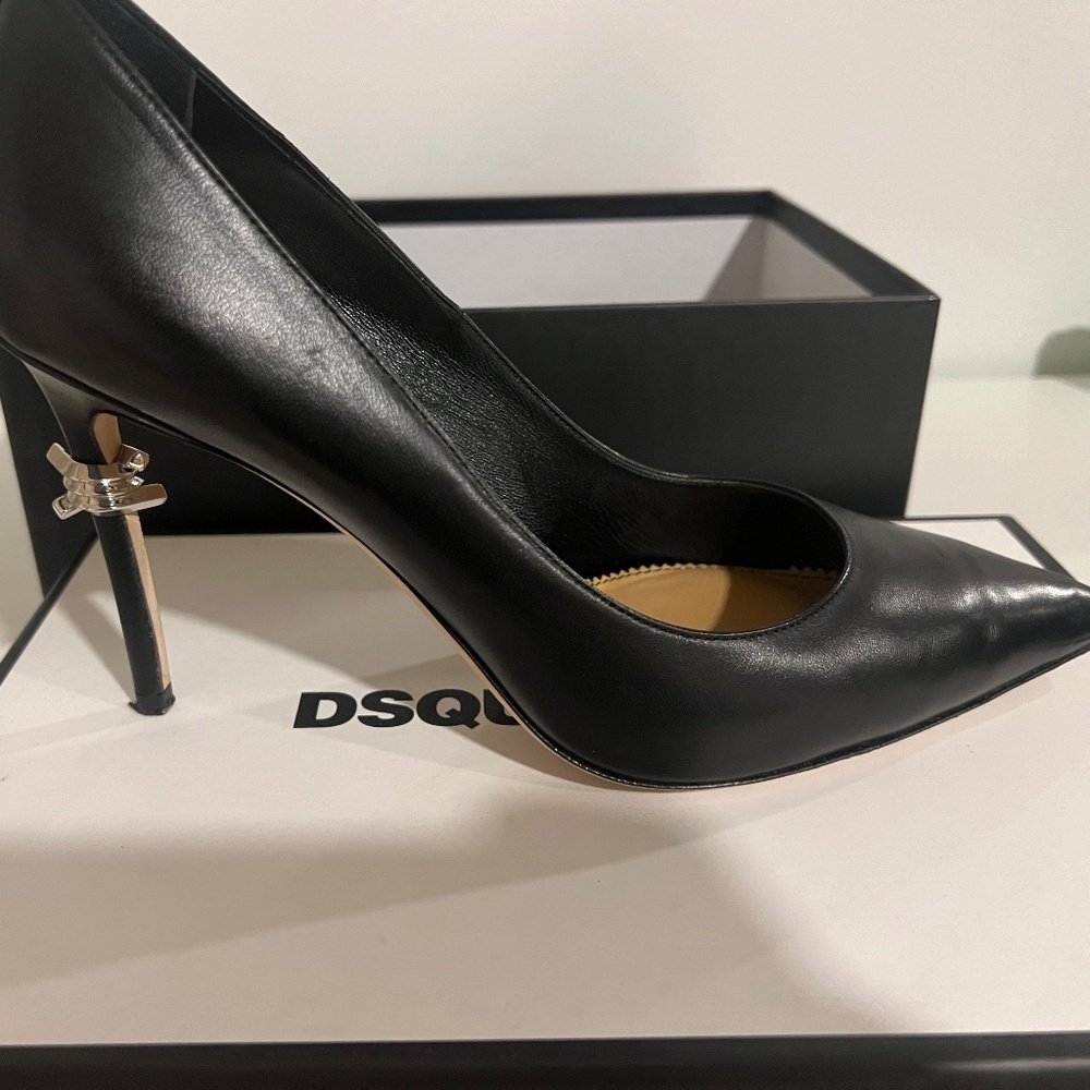 Black pointy dsquared heels